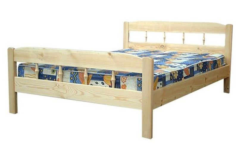 деревянная кровать Дача